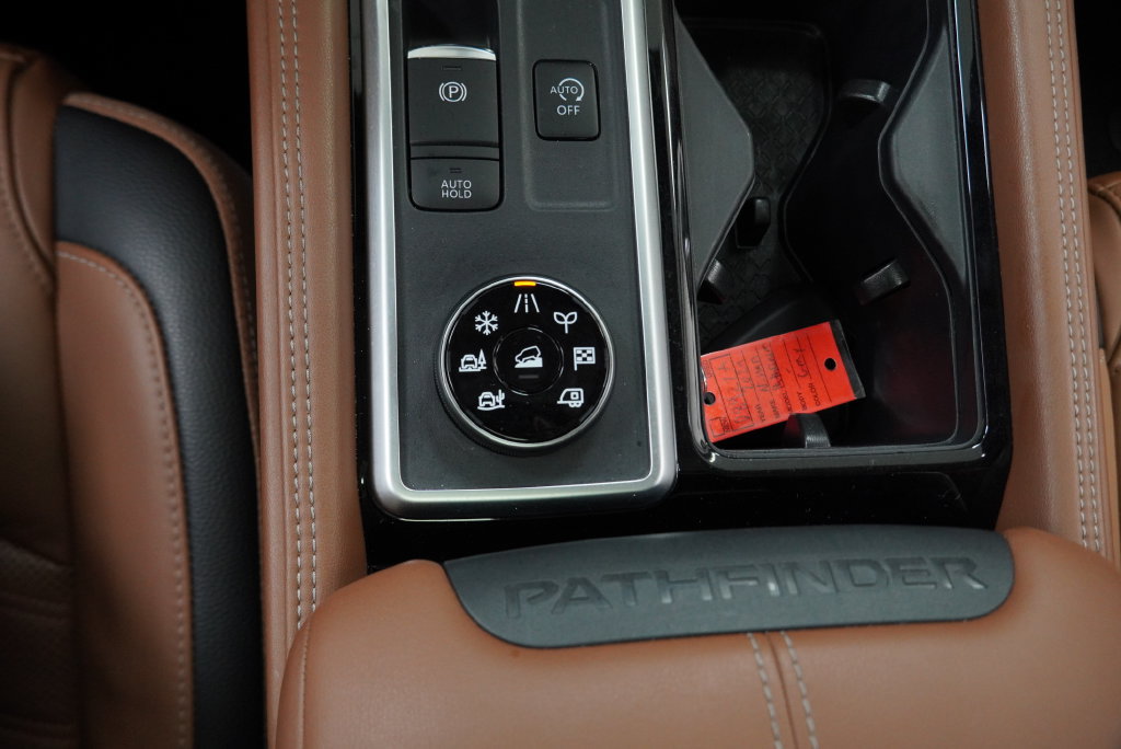 Used 2024 Nissan Pathfinder Platinum AWD/4WD image 34