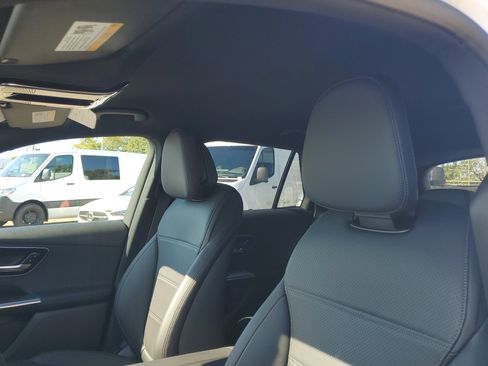 Certified 2025 Mercedes-Benz GLC 300 image 23