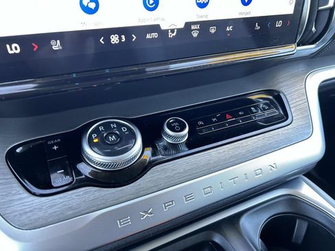 Used 2025 Ford Expedition Platinum w/ Driver's Package AWD/4WD image 35