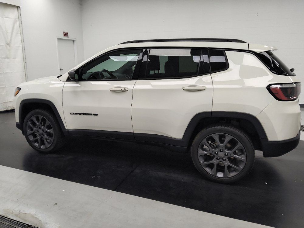 Used 2021 Jeep Compass Latitude w/ Sun and Sound Group AWD/4WD image 3