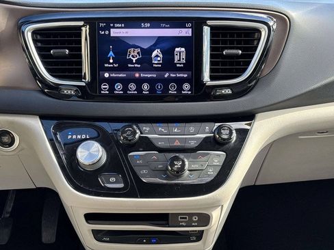 Used 2019 Chrysler Pacifica Touring-L Plus w/ Advanced Safetytec Group FWD image 27