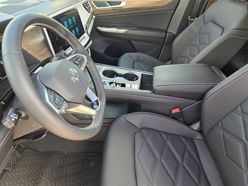 New 2026 Volkswagen Atlas SE image 11