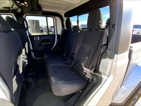 Used 2023 Jeep Gladiator Overland image 20