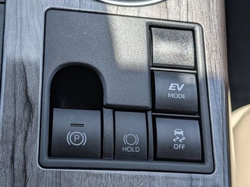 Used 2023 Toyota Highlander Platinum FWD image 16