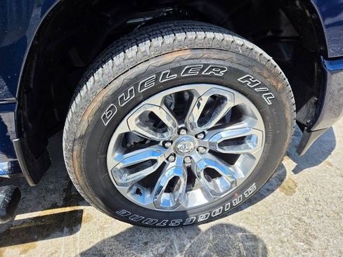 Used 2024 RAM 1500 Laramie AWD/4WD image 29