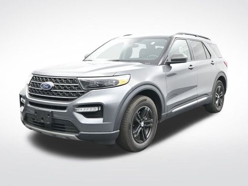 Used 2023 Ford Explorer XLT w/ Equipment Group 202A image 6