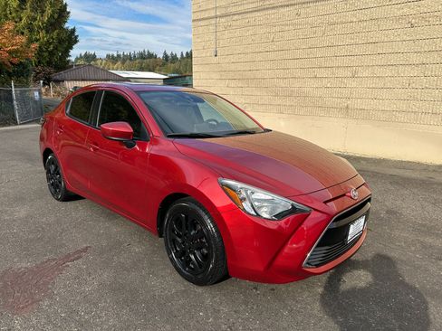 Used 2016 Scion iA image 3