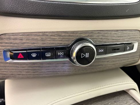Used 2023 Volvo XC90 T8 Ultimate w/ Lounge Package AWD/4WD image 28