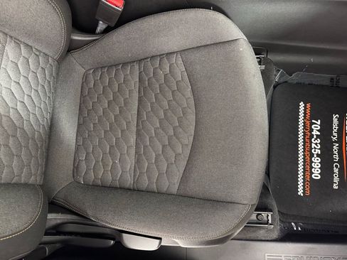 Used 2021 Chevrolet Equinox LT image 32