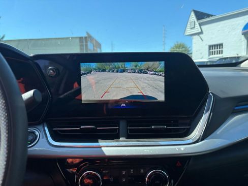 Used 2025 Chevrolet Trax LT image 22