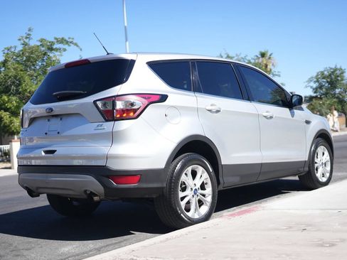 Used 2017 Ford Escape SE FWD image 10