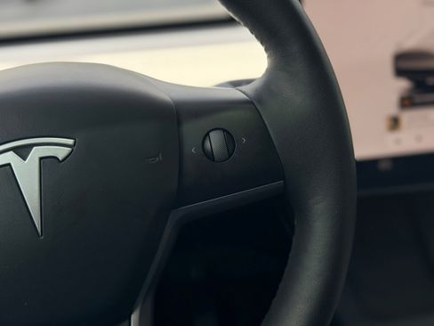 Used 2023 Tesla Model Y Long Range AWD/4WD image 15