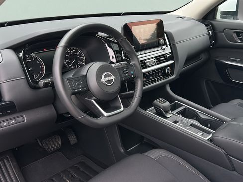 Used 2025 Nissan Pathfinder SV w/ SV Premium Package FWD image 13