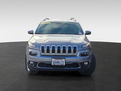Used 2017 Jeep Cherokee Limited AWD/4WD image 2