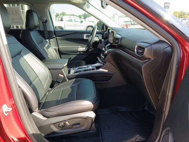 Used 2023 Ford Explorer Limited w/ Equipment Group 301A AWD/4WD image 18