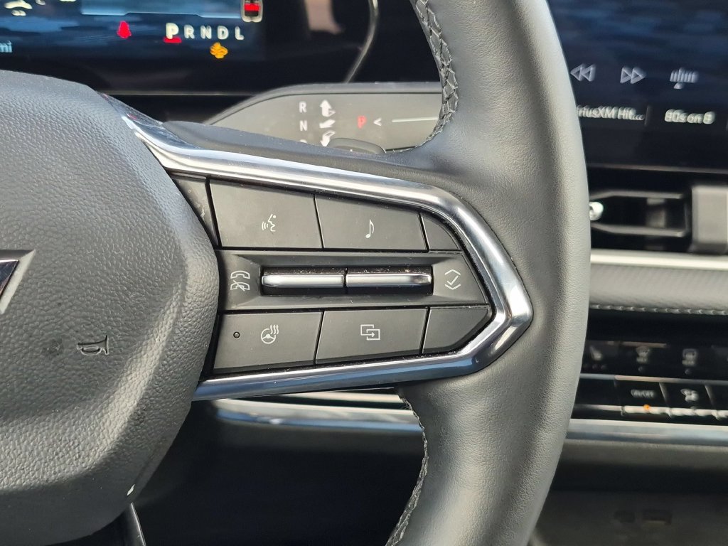 Used 2025 Chevrolet Equinox LT FWD image 22