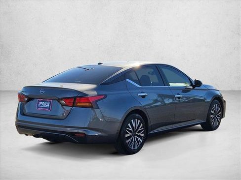 Used 2024 Nissan Altima 2.5 SV image 5