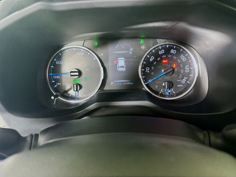 Used 2021 Toyota RAV4 XLE Premium AWD/4WD image 19