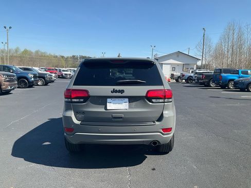 Used 2020 Jeep Grand Cherokee Altitude image 6