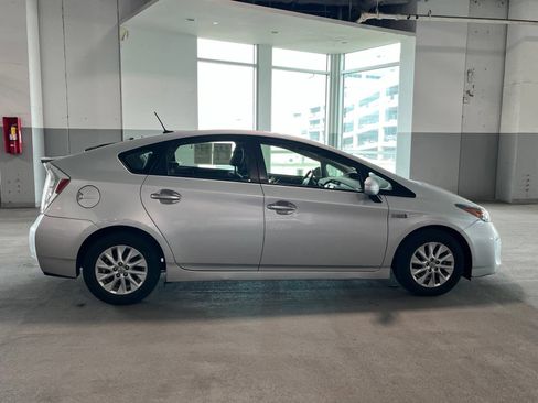 Used 2014 Toyota Prius Prime Advanced FWD image 12