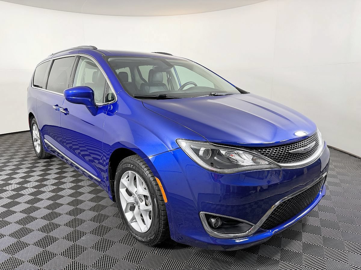 Used 2018 Chrysler Pacifica Touring-L w/ Tire & Wheel Group FWD image 5