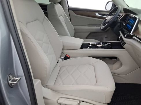 Used 2026 Volkswagen Atlas SE w/ Panoramic Sunroof Package FWD image 16