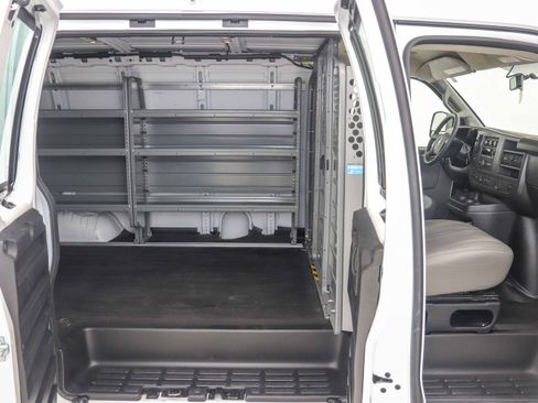 Used 2025 Chevrolet Express 2500 w/ Driver Convenience Package image 15