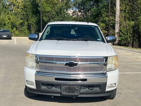 Used 2009 Chevrolet Silverado 1500 LT w/ Texas Edition RWD image 2