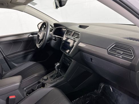 Used 2022 Volkswagen Tiguan SE AWD/4WD image 28