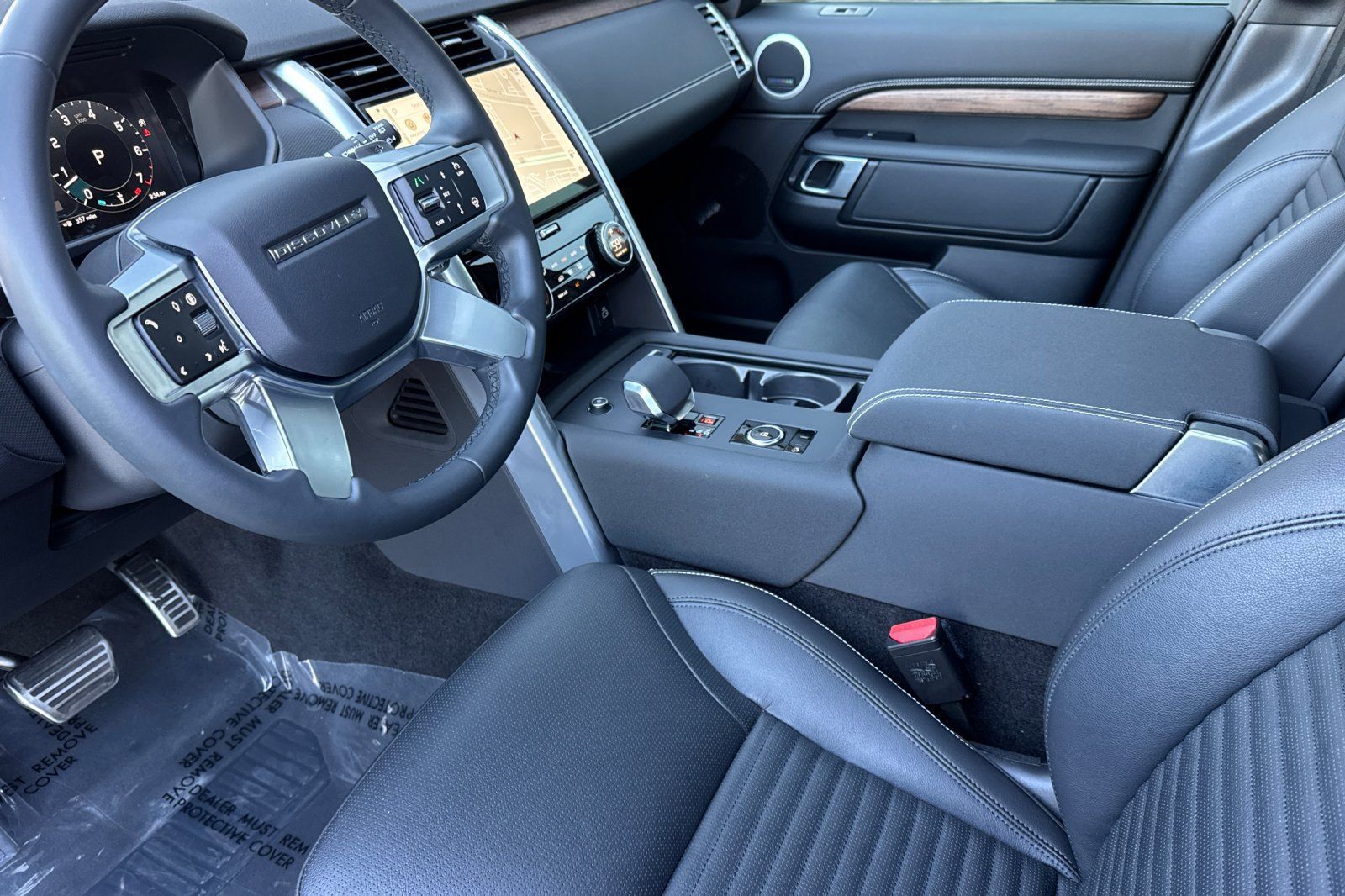 Used 2025 Land Rover Discovery Dynamic SE AWD/4WD image 9