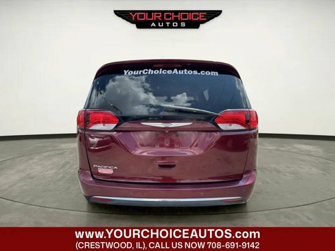 Used 2017 Chrysler Pacifica Touring-L FWD image 4