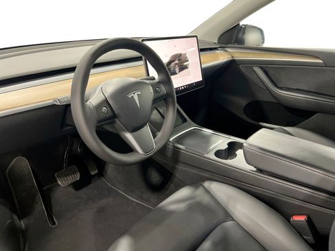 Certified 2023 Tesla Model Y Long Range AWD/4WD image 9
