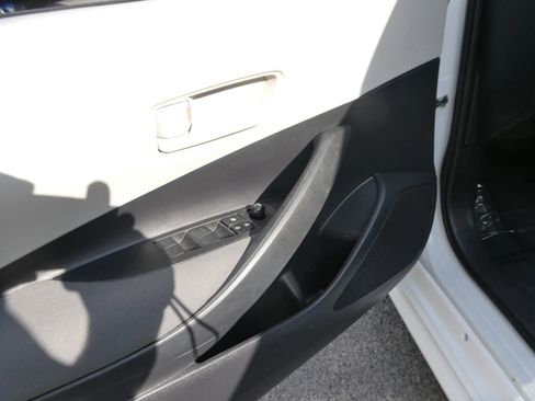 Used 2023 Toyota Corolla LE image 14