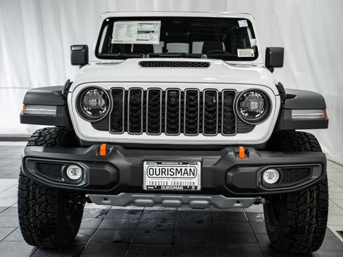 New 2026 Jeep Gladiator Mojave w/ Technology Group AWD/4WD image 2