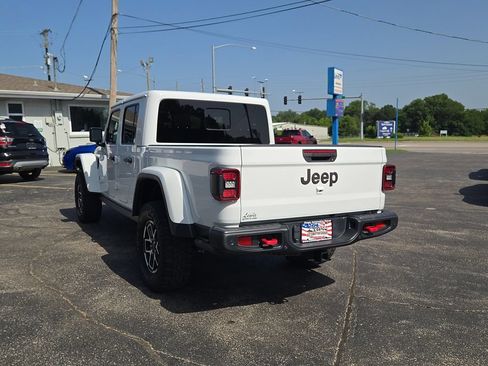 Used 2024 Jeep Gladiator Rubicon AWD/4WD image 3