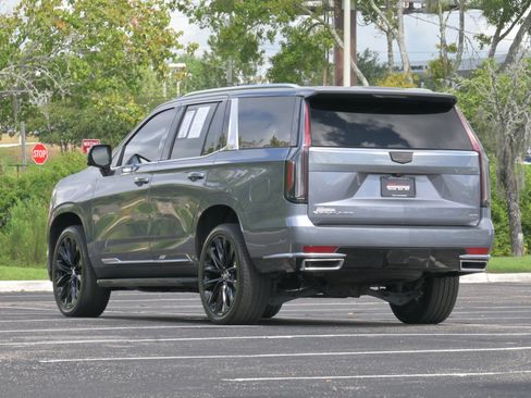 Used 2022 Cadillac Escalade Premium Luxury AWD/4WD image 3