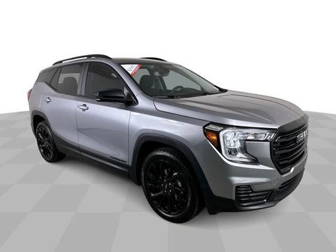 Used 2024 GMC Terrain SLE w/ Driver Convenience Package FWD image 2