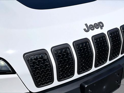 Used 2020 Jeep Cherokee Trailhawk w/ Cold Weather Group AWD/4WD image 30
