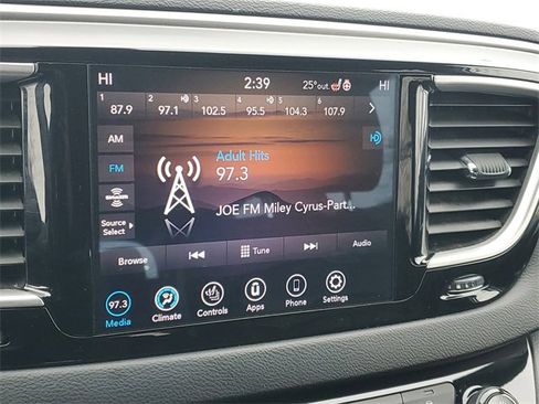 Used 2020 Chrysler Pacifica Touring-L image 25