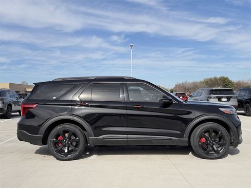 Used 2022 Ford Explorer ST w/ Equipment Group 401A image 3