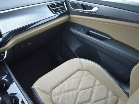 Used 2024 Volkswagen Atlas Cross Sport SE image 20