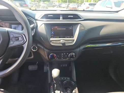 Used 2023 Chevrolet TrailBlazer LT AWD/4WD image 17