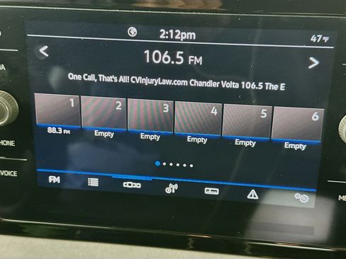 Used 2025 Volkswagen Jetta SE image 21