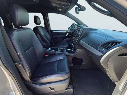 Used 2018 Dodge Grand Caravan GT FWD image 13