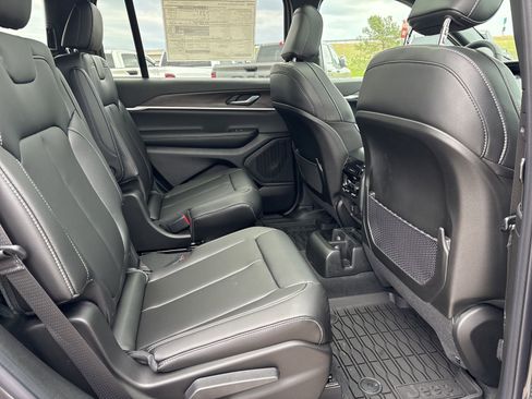 New 2025 Jeep Grand Cherokee L Limited image 17