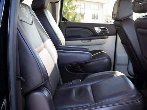 Used 2011 Cadillac Escalade ESV Platinum image 37