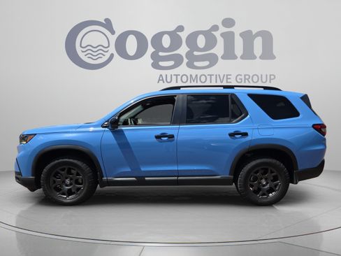 Certified 2025 Honda Pilot TrailSport image 2