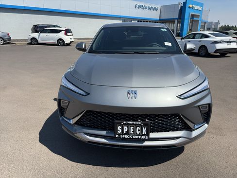 Used 2025 Buick Envista Avenir FWD image 2