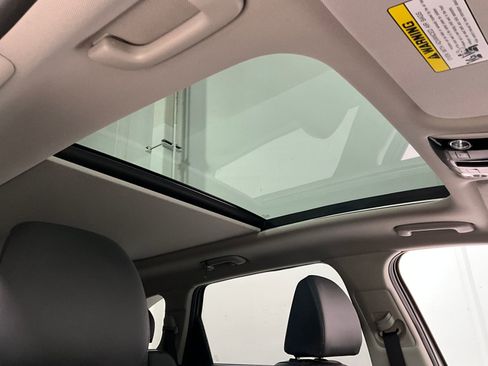 Used 2025 Kia Sorento S w/ Panoramic Sunroof Package image 21
