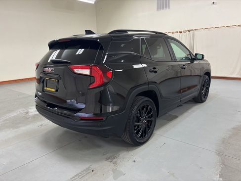 Used 2024 GMC Terrain SLT w/ Elevation Edition image 8